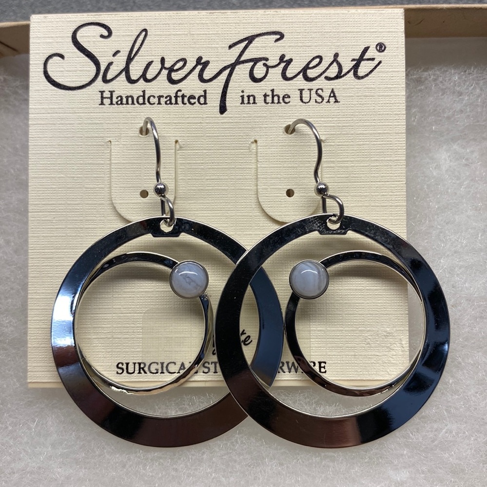 Loop in loop earrings with agate stone
